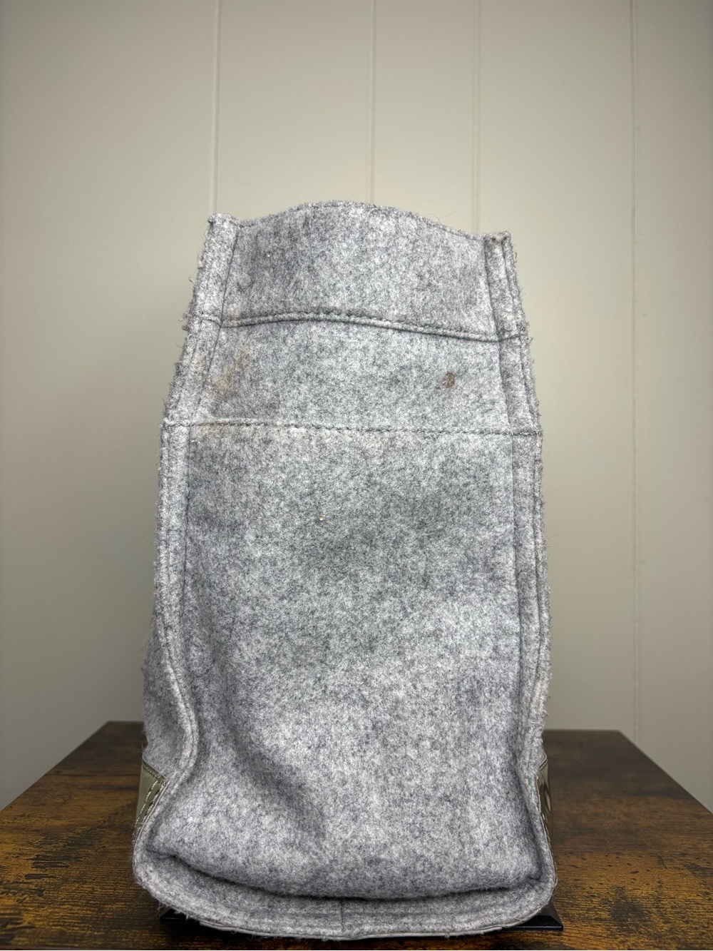 Tory Burch Flannel Felt Gray Large Logo Tote Bag
Metallic - Picture 4 of 7